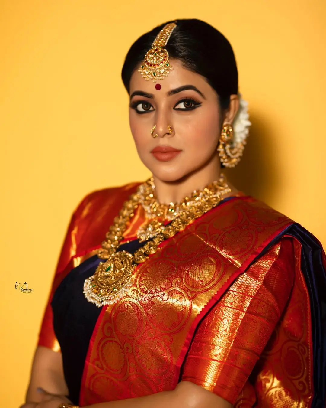 MALAYALAM GIRL SHAMNA KASIM IN BLUE PATTU SAREE RED BLOUSE 8